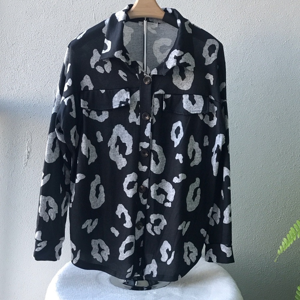 BomBom‎ animal print knit Shacket button front long sleeve size M MADE IN…